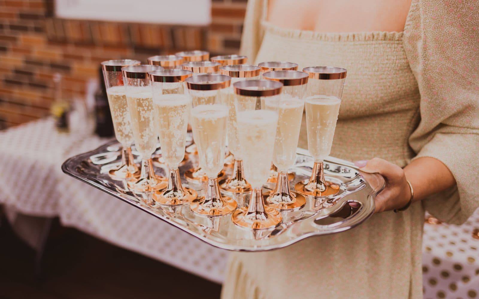 Acheter du champagne pour un événement : quantités, budget et délais